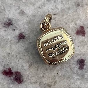 🚨2/$10🚨Believe in Miracles pendant only